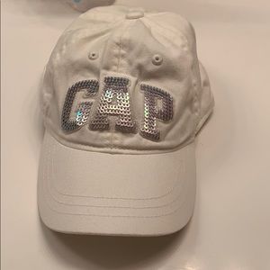 Girls gap sequence hat L/XL